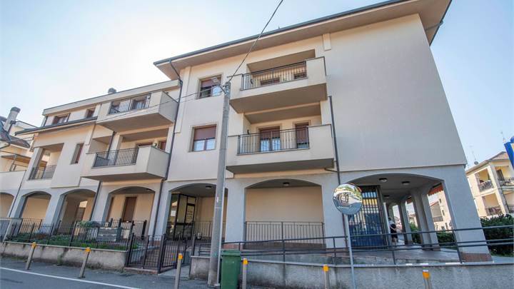 paullo vendesi palazzina ottimo investimento